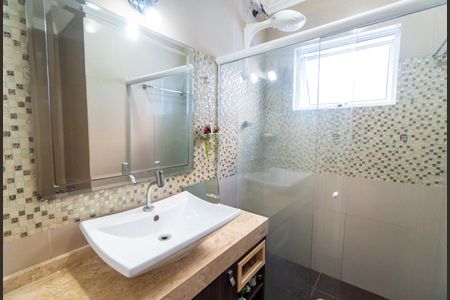 Casa à venda com 180m², 2 quartos e 2 vagasBanheiro