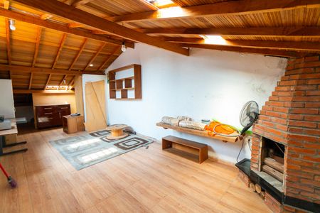 Casa à venda com 180m², 2 quartos e 2 vagasSotão