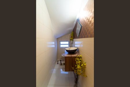 Casa à venda com 180m², 2 quartos e 2 vagasLavabo