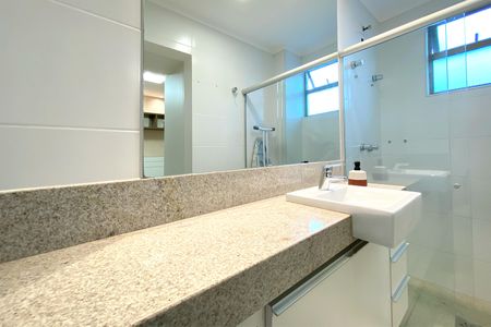 Apartamento à venda com 106m², 3 quartos e 3 vagasBanheiro da Suíte 2