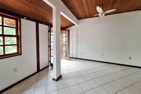 Casa à venda com 195m², 3 quartos e 3 vagasSuíte 2