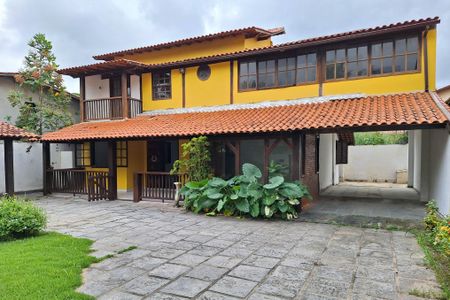 Casa à venda com 195m², 3 quartos e 3 vagasQuintal