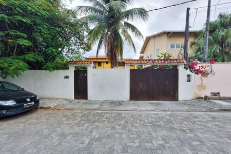 Casa à venda com 195m², 3 quartos e 3 vagasFachada
