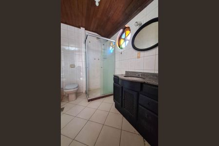 Casa à venda com 195m², 3 quartos e 3 vagasBanheiro da Suíte 2