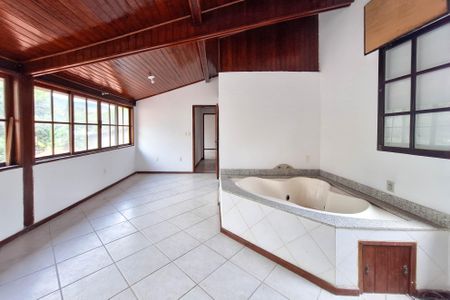 Casa à venda com 195m², 3 quartos e 3 vagasSuíte 1
