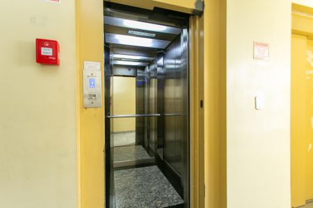 Apartamento à venda com 72m², 2 quartos e 1 vagaHall / Elevador 