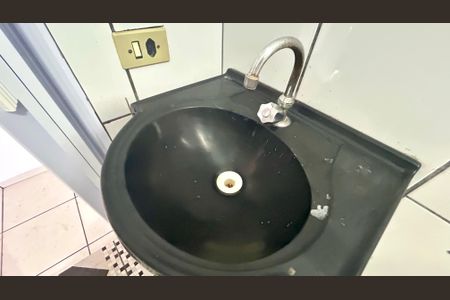 Banheiro de casa para alugar com 1 quarto, 30m² em Parque Maria Helena, Guarulhos