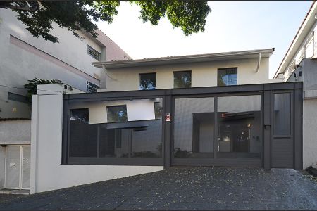 Casa à venda com 360m², 4 quartos e 2 vagasFachada