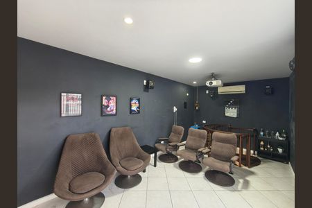 Apartamento à venda com 167m², 4 quartos e 2 vagas Apartamento à venda com 167m², 4 quartos e 2 vagasSala 2