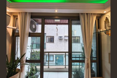 Apartamento à venda com 167m², 4 quartos e 2 vagas Apartamento à venda com 167m², 4 quartos e 2 vagasSala