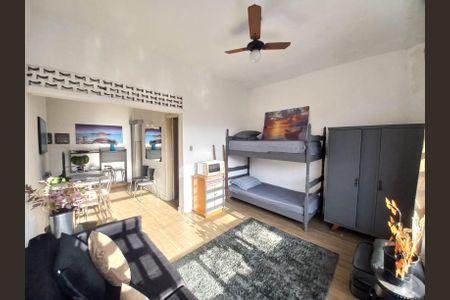 Sala Living de apartamento para alugar com 1 quarto, 44m² em Centro, São Vicente