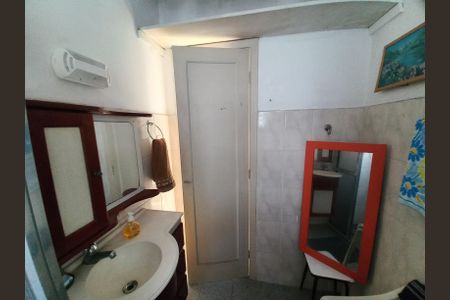Banheiro de apartamento para alugar com 1 quarto, 44m² em Centro, São Vicente