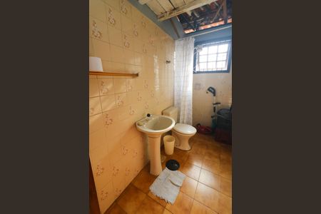 Casa à venda com 140m², 4 quartos e 2 vagasBanheiro 2