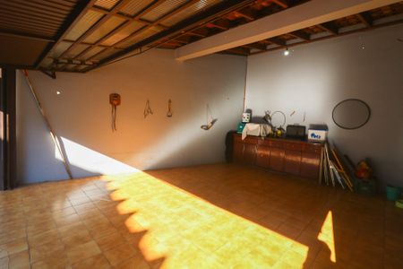 Casa à venda com 140m², 4 quartos e 2 vagasGaragem