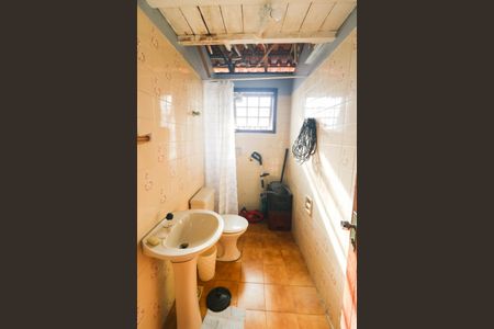 Casa à venda com 140m², 4 quartos e 2 vagasBanheiro 2