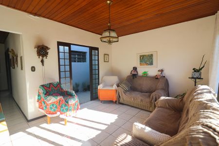 Sala de casa à venda com 4 quartos, 140m² em Santa Tereza, Porto Alegre