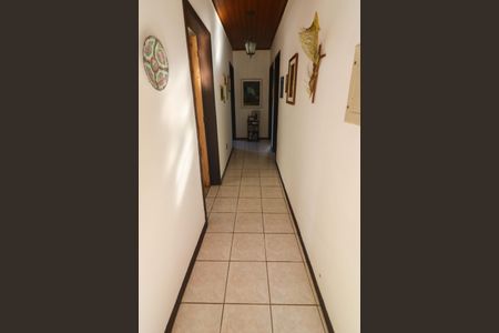Casa à venda com 140m², 4 quartos e 2 vagasCorredor