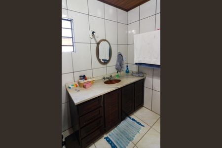 Casa à venda com 140m², 4 quartos e 2 vagasBanheiro 1