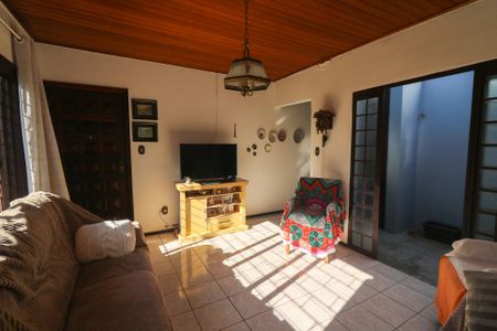 Casa à venda com 140m², 4 quartos e 2 vagasSala