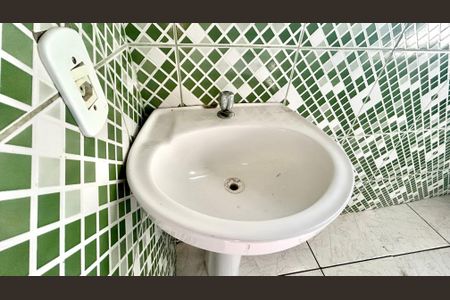 Banheiro de casa para alugar com 1 quarto, 30m² em Parque Maria Helena, Guarulhos