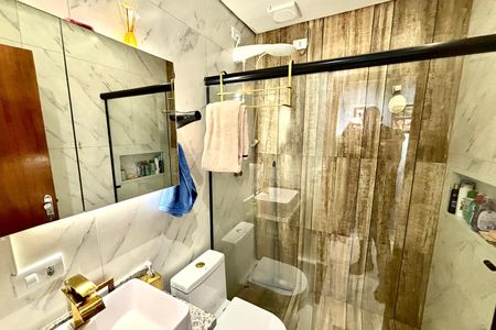 Banheiro  de casa à venda com 2 quartos, 50m² em Vila Araguaia, São Paulo