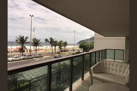 Apartamento à venda com 100m², 4 quartos e 2 vagasVaranda