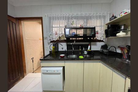 Casa à venda com 80m², 2 quartos e 2 vagas Casa à venda com 80m², 2 quartos e 2 vagasCozinha