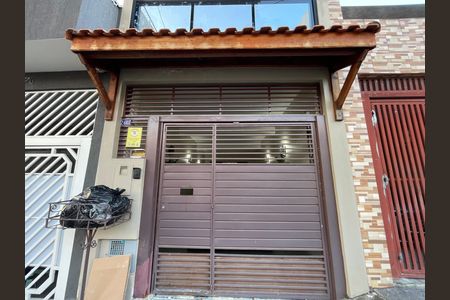 Casa à venda com 80m², 2 quartos e 2 vagas Casa à venda com 80m², 2 quartos e 2 vagasFachada