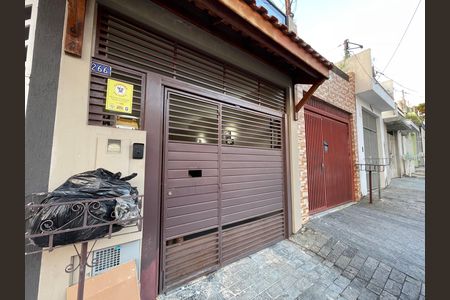 Casa à venda com 80m², 2 quartos e 2 vagas Casa à venda com 80m², 2 quartos e 2 vagasFachada