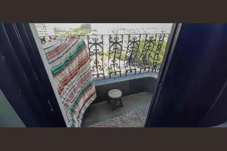 Apartamento à venda com 140m², 4 quartos e 2 vagasSacada do Quarto 1