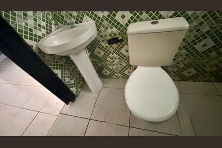 Banheiro de casa para alugar com 1 quarto, 38m² em Parque Maria Helena, Guarulhos