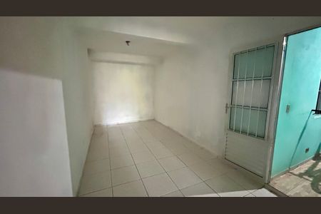 Sala/Quarto  de casa para alugar com 1 quarto, 38m² em Parque Maria Helena, Guarulhos
