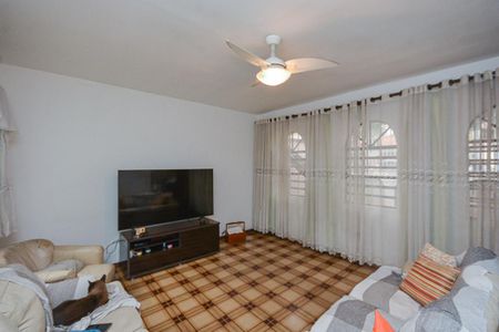 Casa para alugar com 250m², 4 quartos e 3 vagasSala