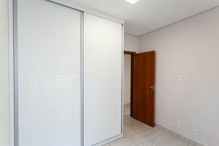 Quarto 1 de apartamento para alugar com 3 quartos, 80m² em Planalto, Belo Horizonte