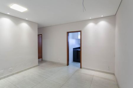 Sala de apartamento para alugar com 3 quartos, 80m² em Planalto, Belo Horizonte
