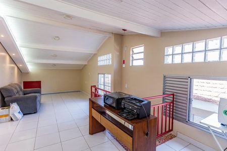 Casa à venda com 280m², 3 quartos e 3 vagas Casa à venda com 280m², 3 quartos e 3 vagasSótão