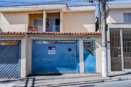 Casa à venda com 280m², 3 quartos e 3 vagas Casa à venda com 280m², 3 quartos e 3 vagasFachada