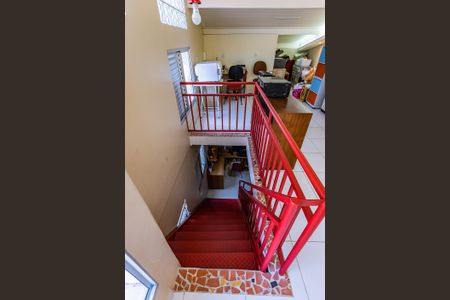 Casa à venda com 280m², 3 quartos e 3 vagas Casa à venda com 280m², 3 quartos e 3 vagasEscada