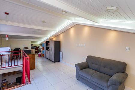 Casa à venda com 280m², 3 quartos e 3 vagas Casa à venda com 280m², 3 quartos e 3 vagasSótão