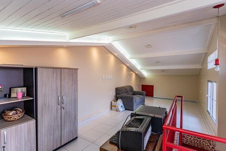 Casa à venda com 280m², 3 quartos e 3 vagas Casa à venda com 280m², 3 quartos e 3 vagasSótão