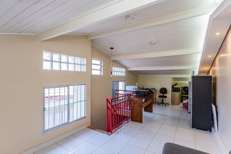 Casa à venda com 280m², 3 quartos e 3 vagas Casa à venda com 280m², 3 quartos e 3 vagasSótão