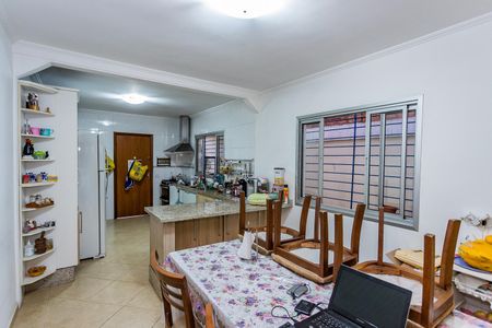 Casa à venda com 280m², 3 quartos e 3 vagas Casa à venda com 280m², 3 quartos e 3 vagasCopa e cozinha