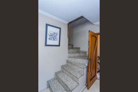 Casa à venda com 280m², 3 quartos e 3 vagas Casa à venda com 280m², 3 quartos e 3 vagasEscada