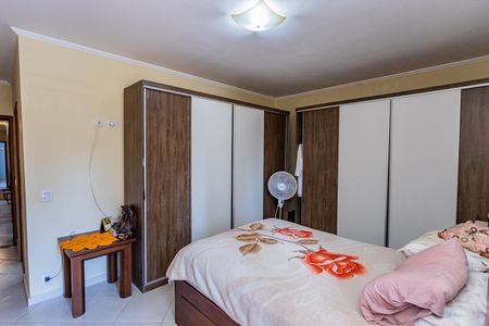 Casa à venda com 280m², 3 quartos e 3 vagas Casa à venda com 280m², 3 quartos e 3 vagasSuite