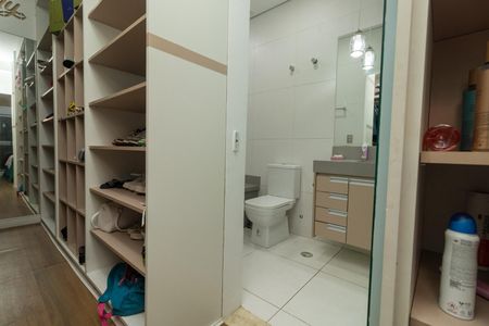 Casa para alugar com 250m², 4 quartos e 3 vagas Casa para alugar com 250m², 4 quartos e 3 vagasBanheiro da Suíte 2