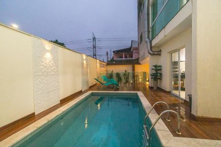 Casa para alugar com 250m², 4 quartos e 3 vagas Casa para alugar com 250m², 4 quartos e 3 vagasPiscina