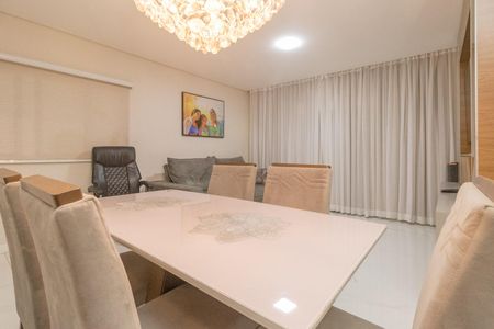 Casa para alugar com 250m², 4 quartos e 3 vagas Casa para alugar com 250m², 4 quartos e 3 vagasSala de Jantar