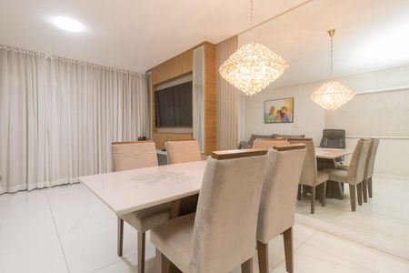 Casa para alugar com 250m², 4 quartos e 3 vagas Casa para alugar com 250m², 4 quartos e 3 vagasSala de Jantar