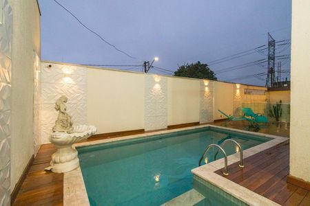 Casa para alugar com 250m², 4 quartos e 3 vagas Casa para alugar com 250m², 4 quartos e 3 vagasPiscina