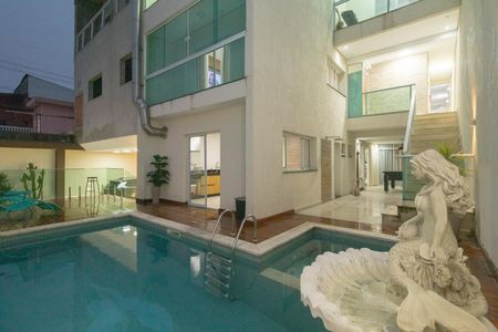 Casa para alugar com 250m², 4 quartos e 3 vagas Casa para alugar com 250m², 4 quartos e 3 vagasPiscina